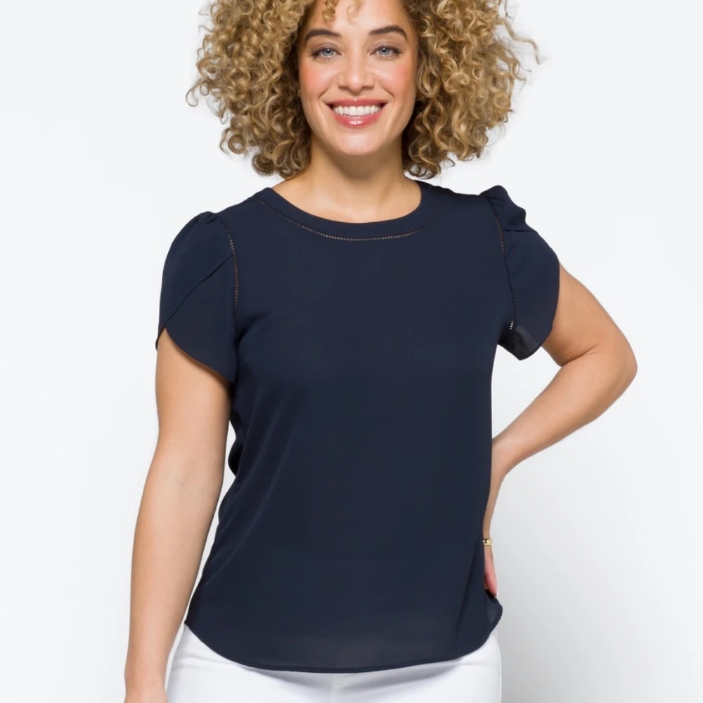 41 Hawthorn Lakynn Lattice Detail Button Back‎ Blouse
